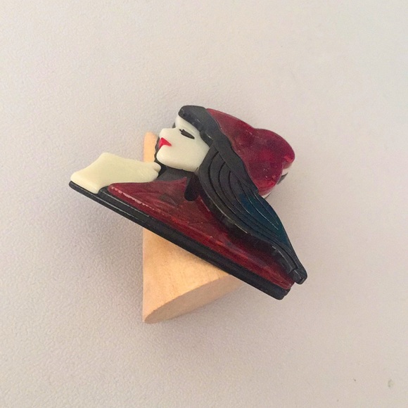 ๐50% OFF/3+...Young Lady in Red Toque and Scarf Brooch - Picture 8 of 10